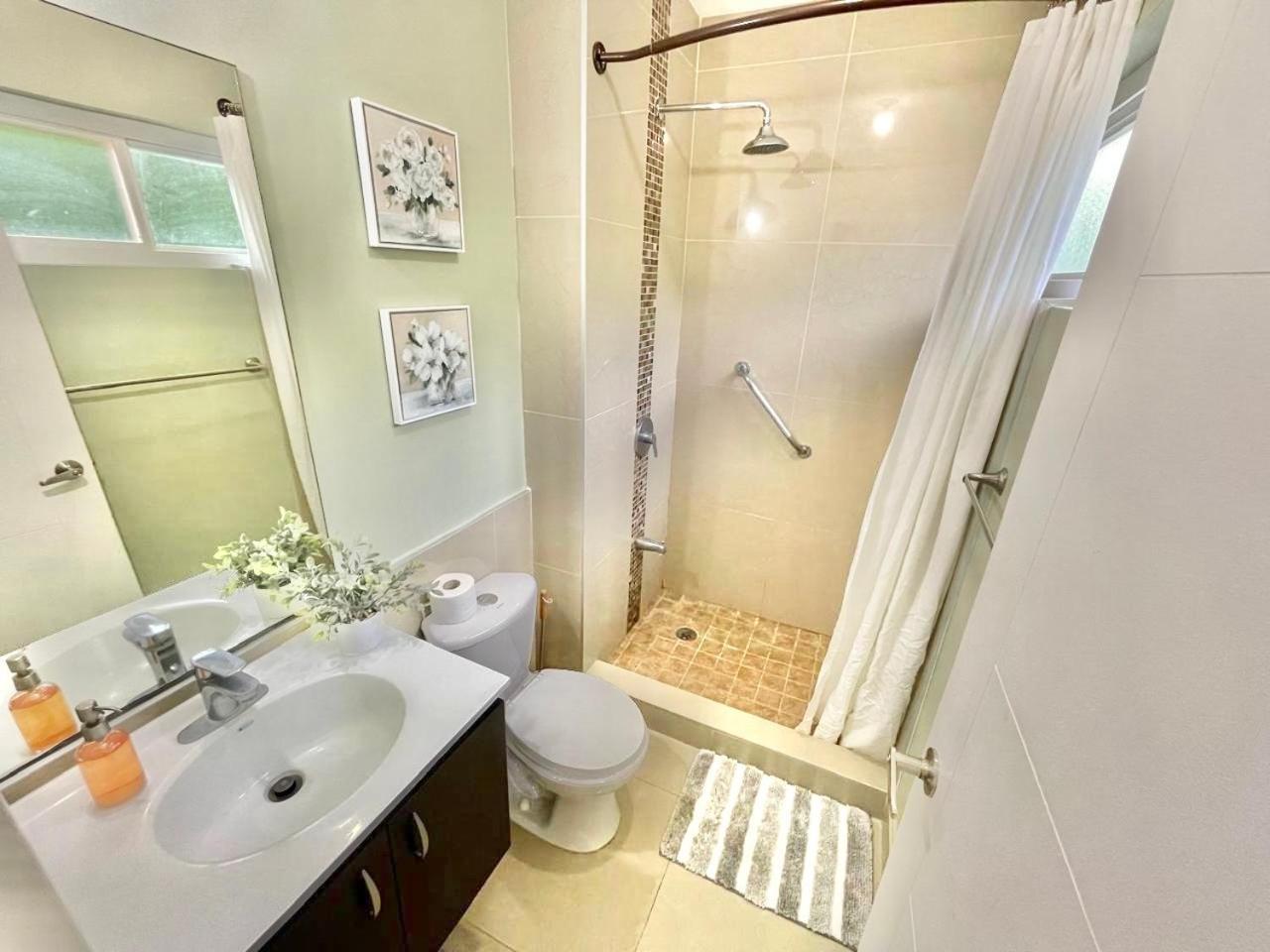 Modern 3 Bedroom Condo In Private Community #8 Petit Valley ภายนอก รูปภาพ
